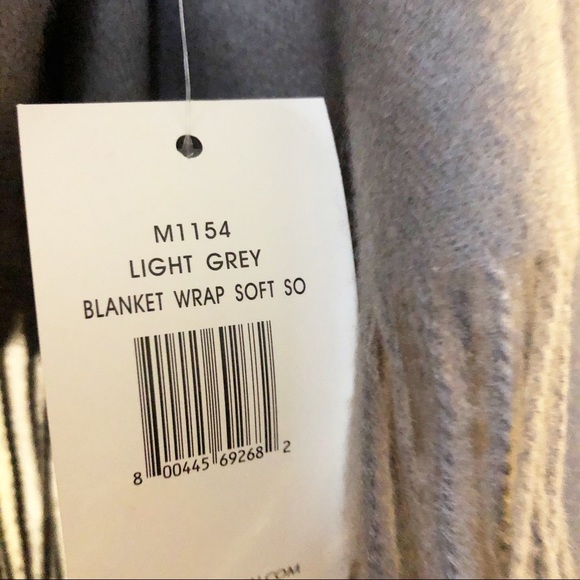 STEVE MADDEN cozy gray BLANKET WRAP soft Scarf NWT Fringe edges GIFT - Picture 6 of 7